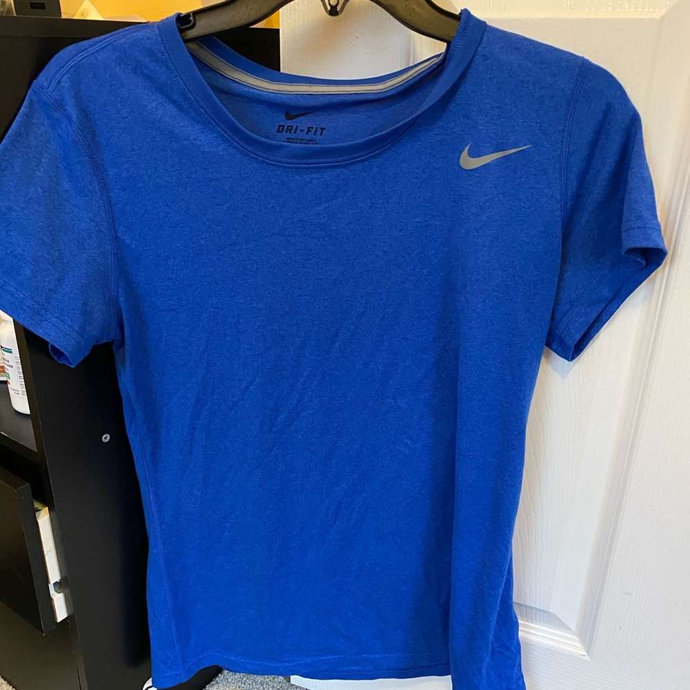 Women’s drifit t shirt